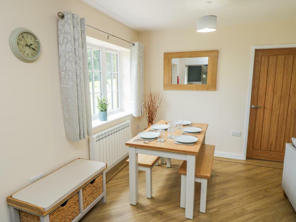 Ryedale Country Lodges - Willow Lodge Йорк Экстерьер фото