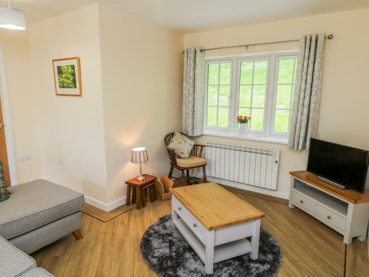 Ryedale Country Lodges - Willow Lodge Йорк Экстерьер фото
