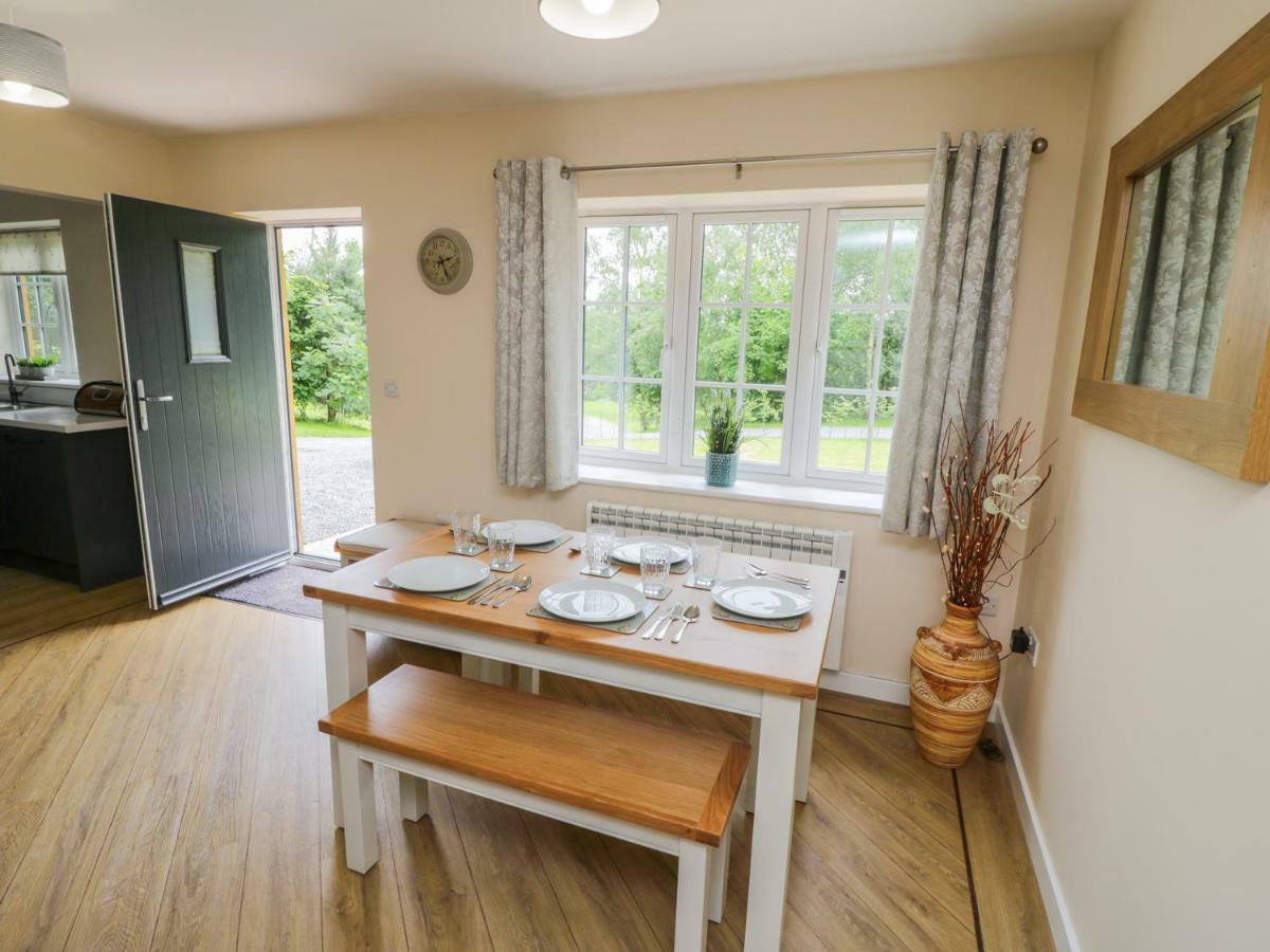 Ryedale Country Lodges - Willow Lodge Йорк Экстерьер фото